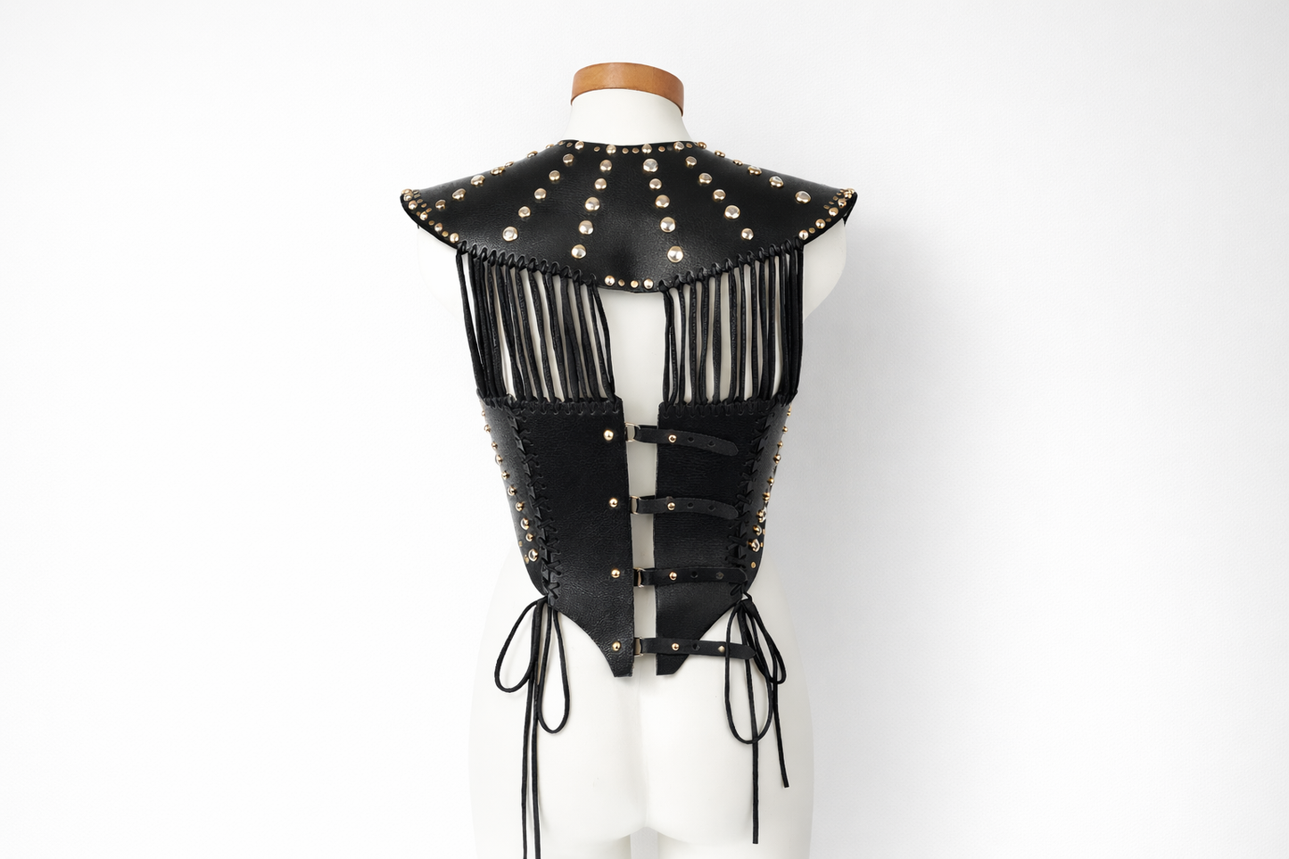 Corsetto "Bretia" in cuoio nero e cristalli