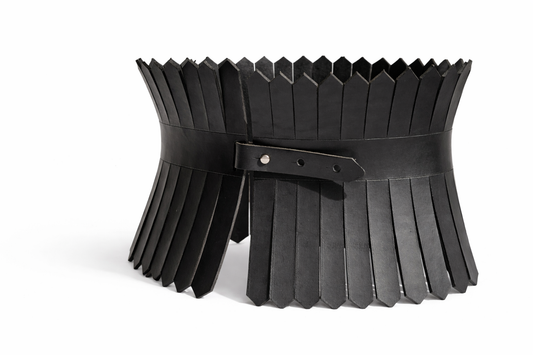 Stringi vita "Manara" in cuoio nero