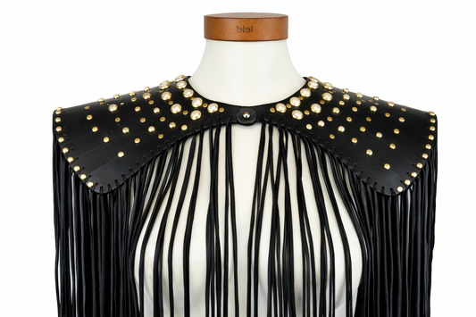 Spalle in cuoio nero e frange in lycra, con perle