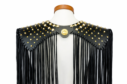 Spalle in cuoio nero e frange in lycra, con perle