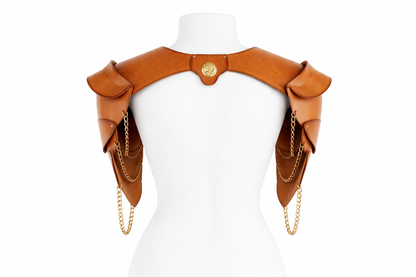 Spalle in cuoio naturale con catene
